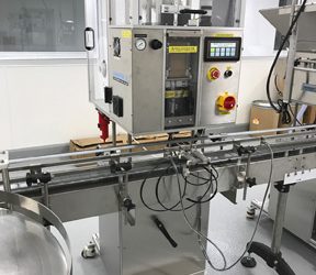 Desiccant Inserter Automatically Drops Packets Into Flexible Pouches