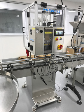 Desiccant Inserter Automatically Drops Packets Into Flexible Pouches